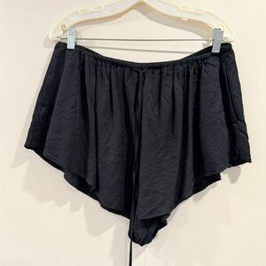 🔥Maeve Black Flowy Shorts🔥